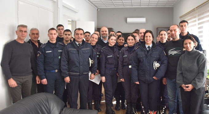 Φωτογραφία Χριστουγεννιάτικα κάλαντα από τους Δόκιμους της Σχολής Αστυφυλάκων Νάουσας στο Δημαρχείο